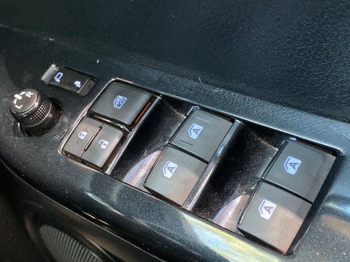 2023 Toyota Hilux SR5