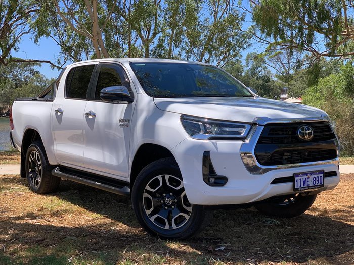 2023 Toyota Hilux SR5
