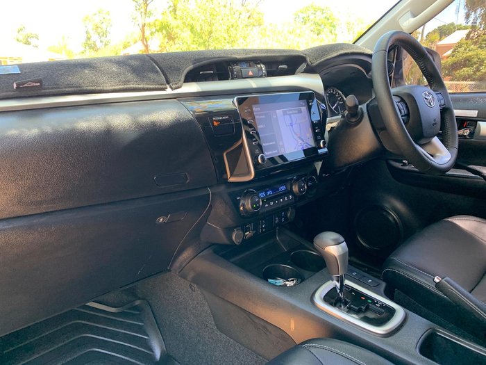 2023 Toyota Hilux SR5