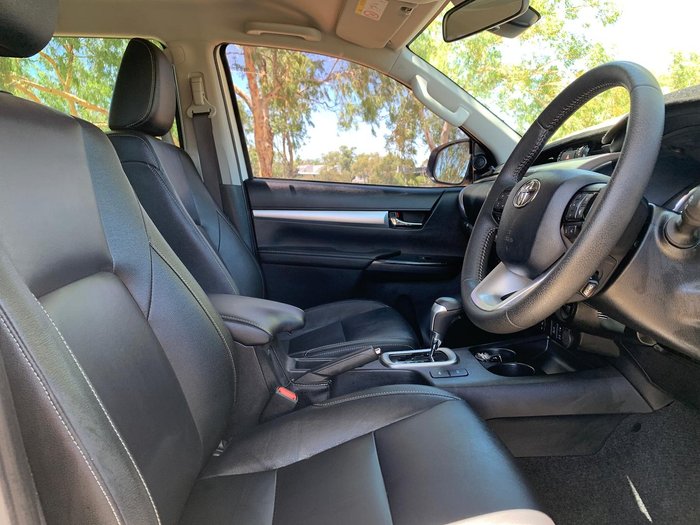 2023 Toyota Hilux SR5