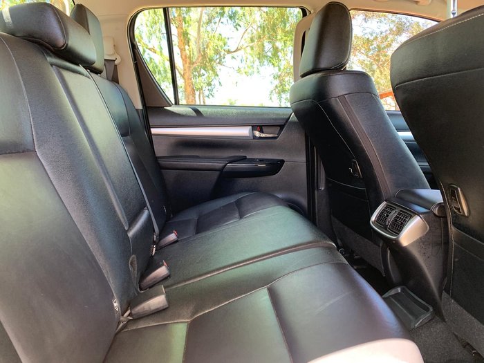 2023 Toyota Hilux SR5