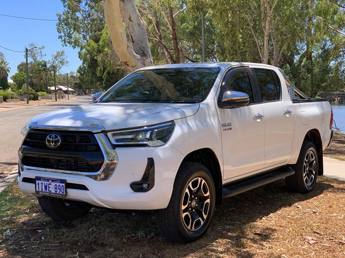 2023 Toyota Hilux SR5
