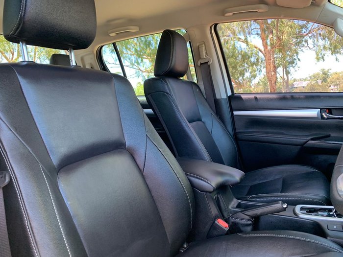 2023 Toyota Hilux SR5