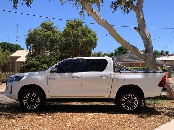 2023 Toyota Hilux SR5