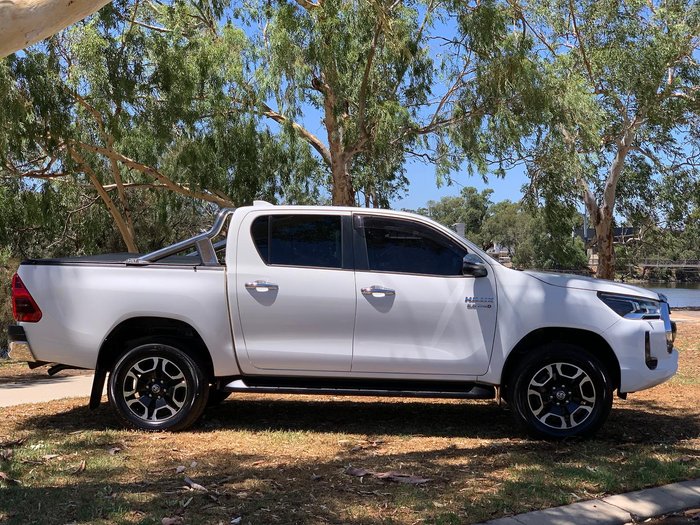 2023 Toyota Hilux SR5