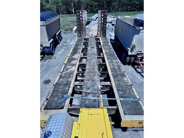 2016 Rhino Tri Axle Trailer