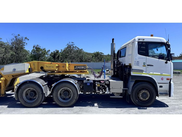 2016 Rhino Tri Axle Trailer