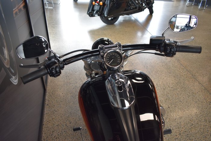 2015 HARLEY-DAVIDSON FXSB SOFTAIL BREAKOUT