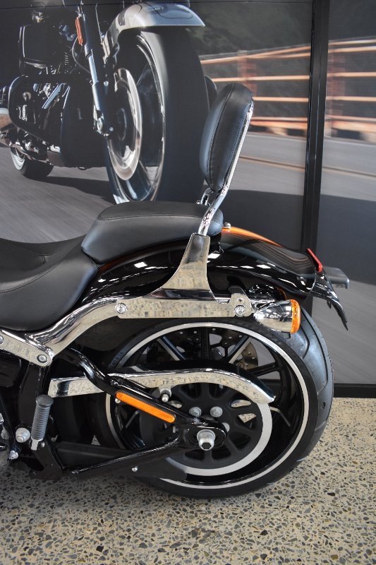 2015 HARLEY-DAVIDSON FXSB SOFTAIL BREAKOUT