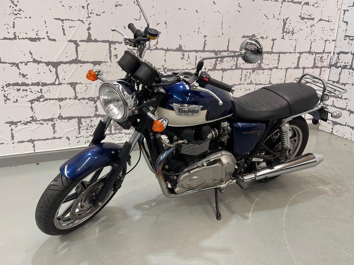 2011 Triumph Bonneville SE Bonneville White