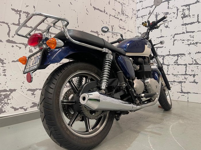 2011 Triumph Bonneville SE Bonneville White