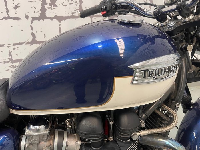 2011 Triumph Bonneville SE Bonneville White