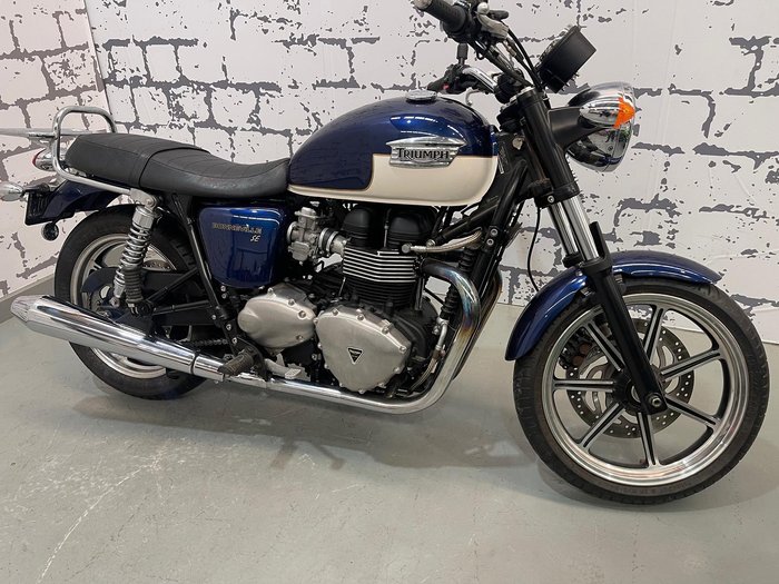 2011 Triumph Bonneville SE Bonneville White