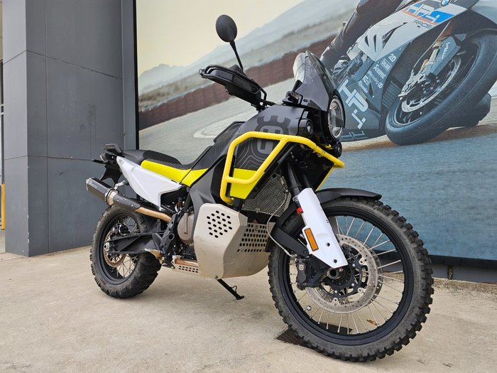 2022 HUSQVARNA NORDEN 901 Yellow