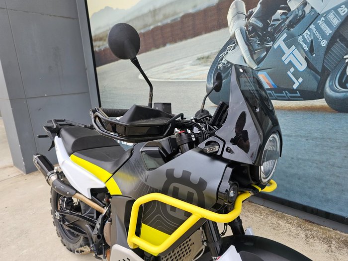 2022 HUSQVARNA NORDEN 901 Yellow