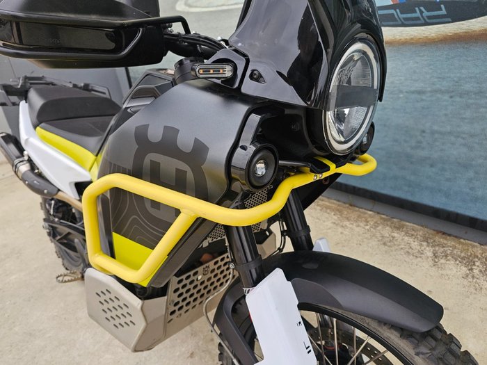 2022 HUSQVARNA NORDEN 901 Yellow