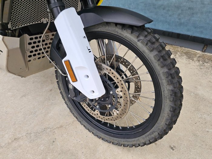 2022 HUSQVARNA NORDEN 901 Yellow