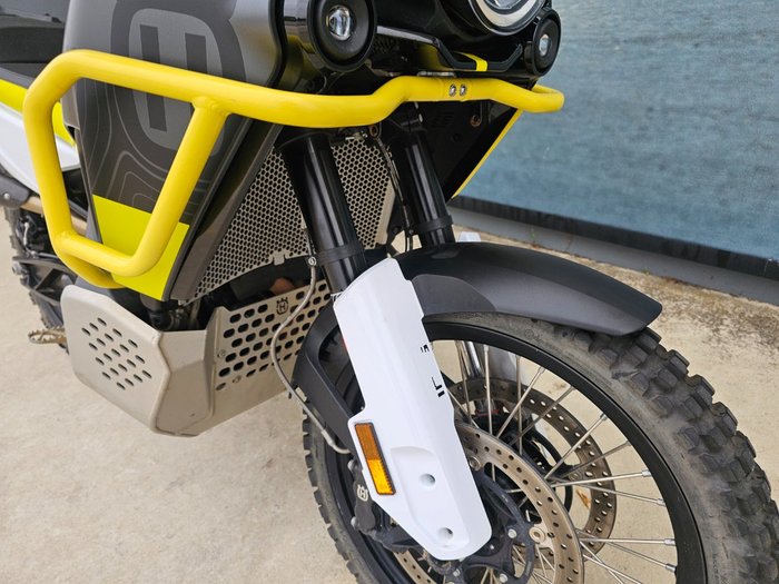 2022 HUSQVARNA NORDEN 901 Yellow