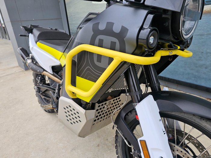 2022 HUSQVARNA NORDEN 901 Yellow