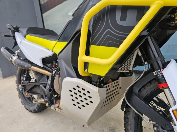 2022 HUSQVARNA NORDEN 901 Yellow