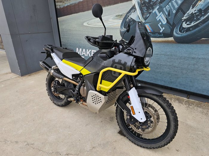 2022 HUSQVARNA NORDEN 901 Yellow