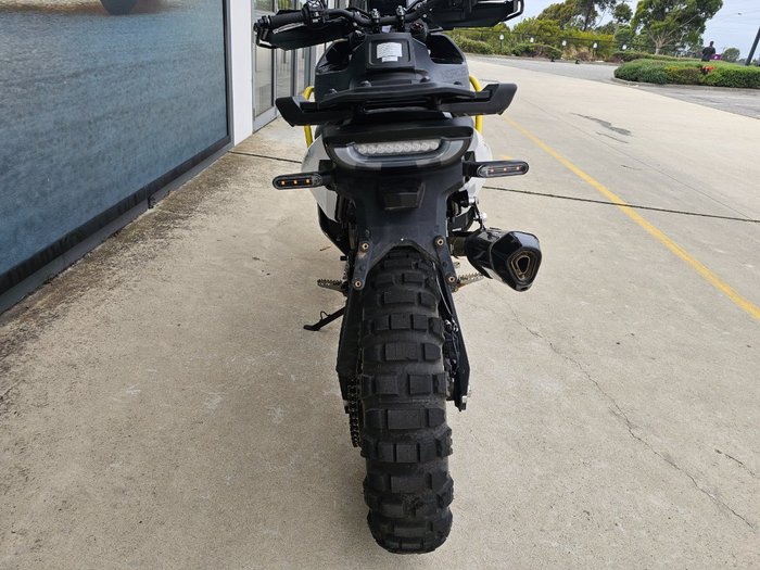 2022 HUSQVARNA NORDEN 901 Yellow