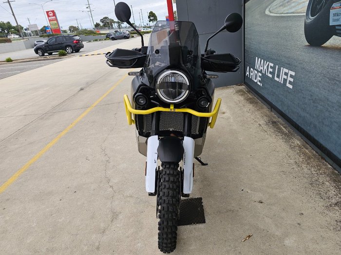 2022 HUSQVARNA NORDEN 901 Yellow