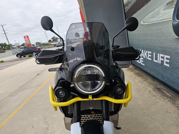 2022 HUSQVARNA NORDEN 901 Yellow