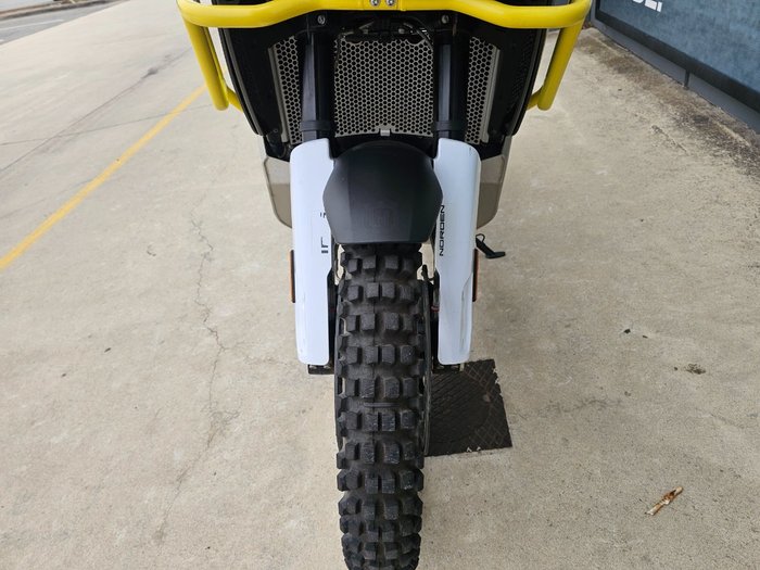 2022 HUSQVARNA NORDEN 901 Yellow