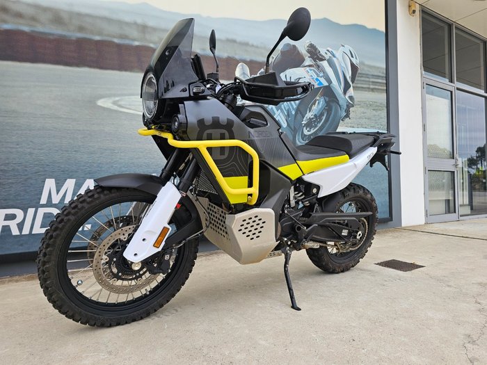 2022 HUSQVARNA NORDEN 901 Yellow