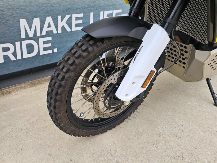 2022 HUSQVARNA NORDEN 901 Yellow