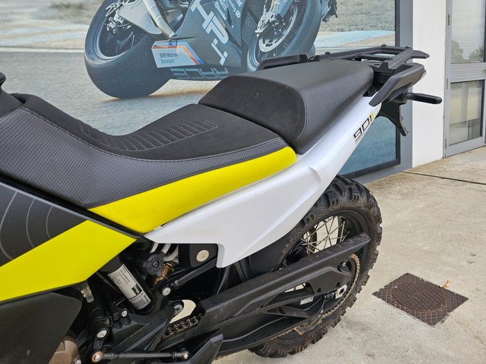 2022 HUSQVARNA NORDEN 901 Yellow