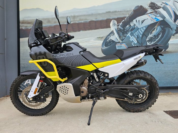 2022 HUSQVARNA NORDEN 901 Yellow