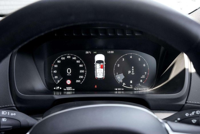 2022 Volvo XC90 B6 R-Design