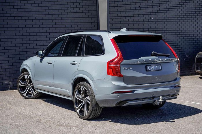 2022 Volvo XC90 B6 R-Design