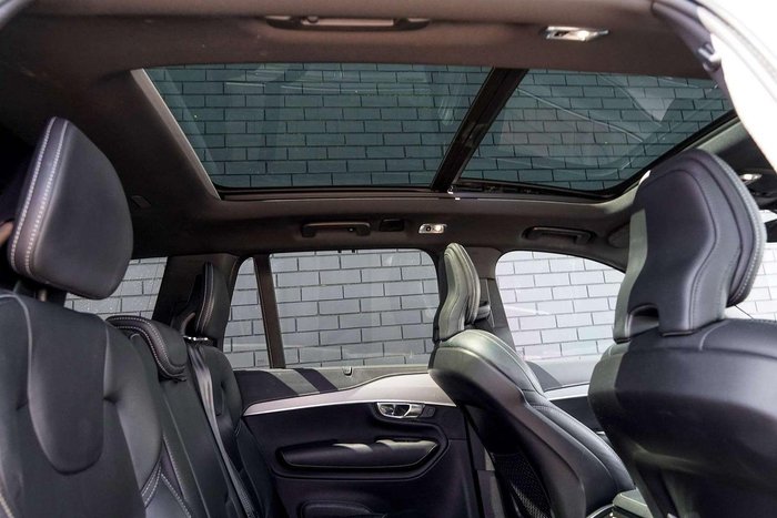 2022 Volvo XC90 B6 R-Design