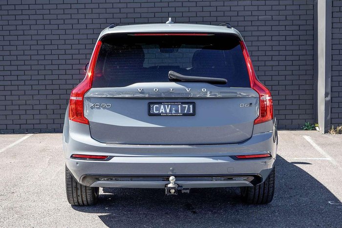 2022 Volvo XC90 B6 R-Design