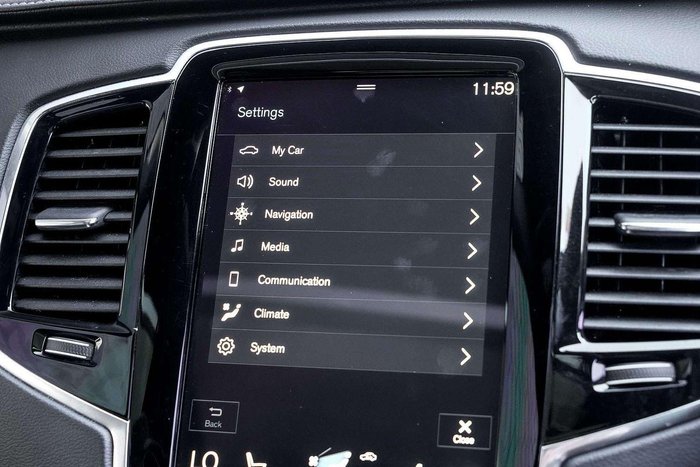 2022 Volvo XC90 B6 R-Design