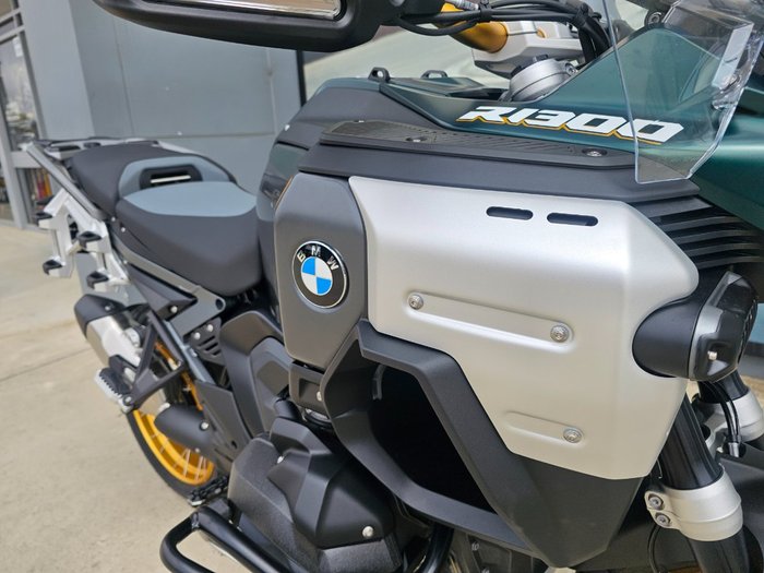 2025 BMW Motorrad R 1300 GS ADVENTURE OPTION 719 Green