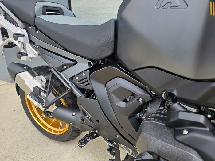 2025 BMW Motorrad R 1300 GS ADVENTURE OPTION 719 Green