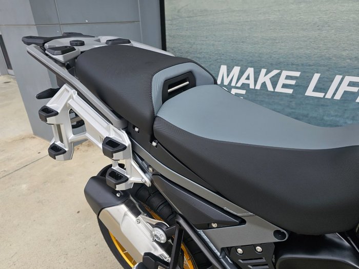 2025 BMW Motorrad R 1300 GS ADVENTURE OPTION 719 Green