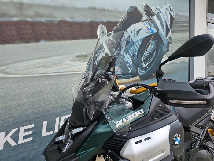 2025 BMW Motorrad R 1300 GS ADVENTURE OPTION 719 Green