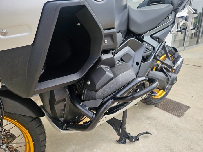 2025 BMW Motorrad R 1300 GS ADVENTURE OPTION 719 Green