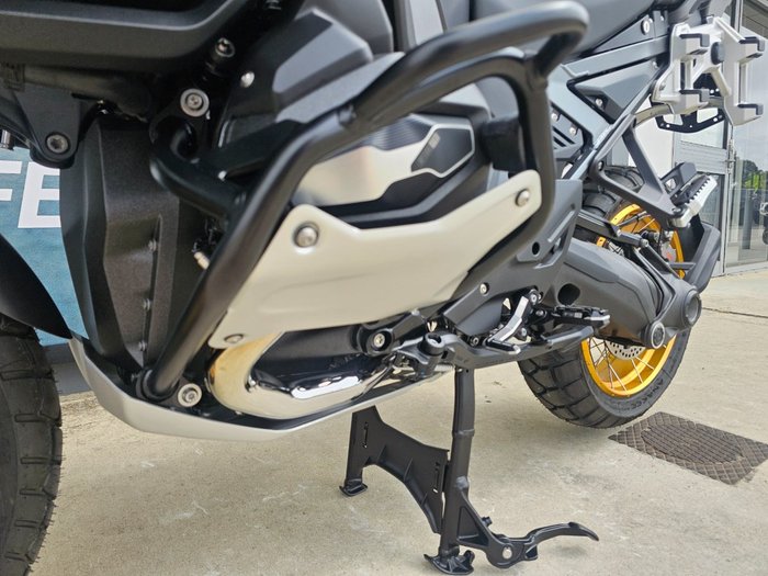 2025 BMW Motorrad R 1300 GS ADVENTURE OPTION 719 Green