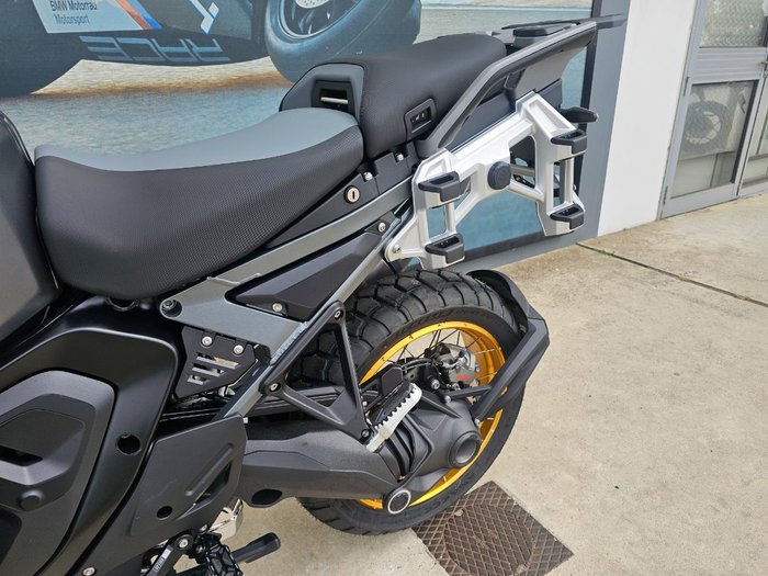 2025 BMW Motorrad R 1300 GS ADVENTURE OPTION 719 Green