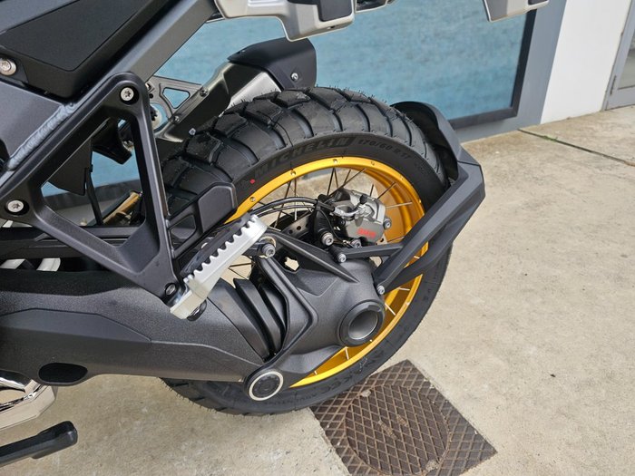 2025 BMW Motorrad R 1300 GS ADVENTURE OPTION 719 Green