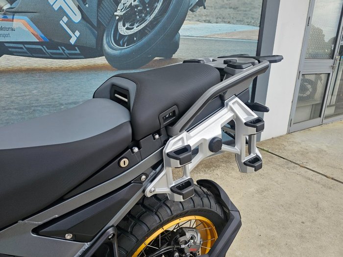 2025 BMW Motorrad R 1300 GS ADVENTURE OPTION 719 Green