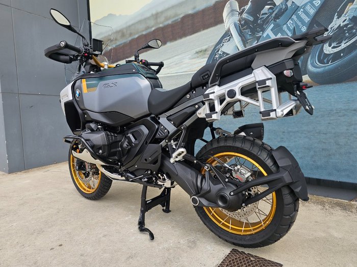 2025 BMW Motorrad R 1300 GS ADVENTURE OPTION 719 Green