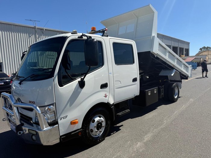 2017 Hino 300