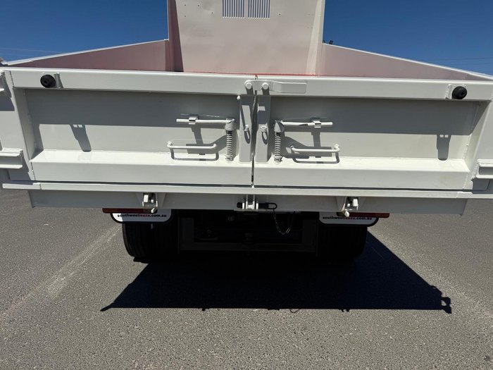 2017 Hino 300 717 , 7 SEAT DUAL CAB, 3.8m TIPPER, X SHIRE